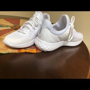 Nike Run Easy size 9 Athletic Shoe Perfect